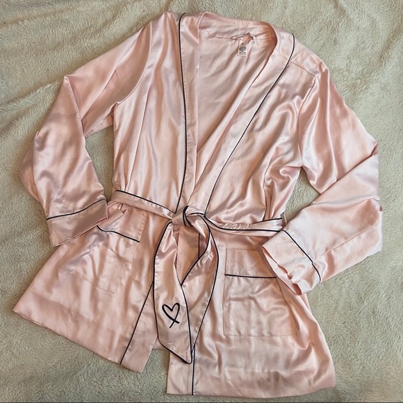Victoria’s Secret Pink Satin Short Robe - Picture 2 of 13